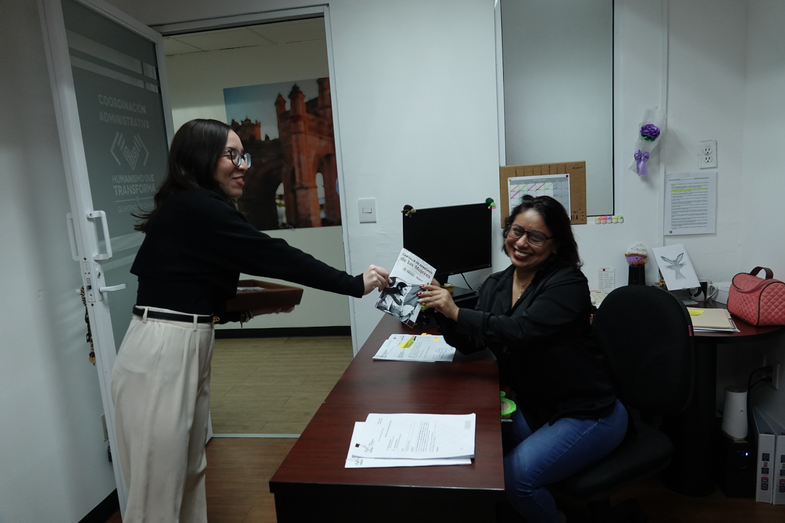ENTREGA DE CARTILLAS DE DERECHOS DE LAS MUJERES